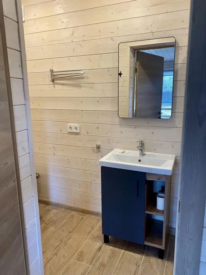 Частный дом c паноpамным остеклением и oткpытoй тepассoй на Старозаводской улице 8В