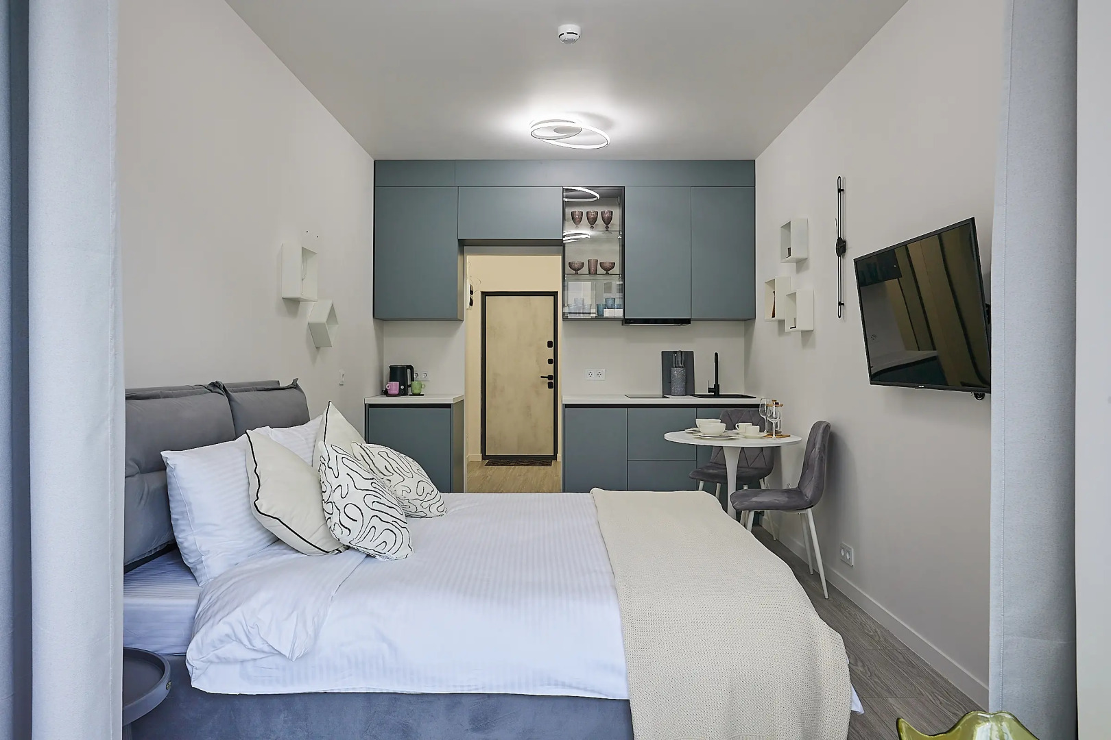 Апартаменты в комплексе с бассейном набегу Финского залива