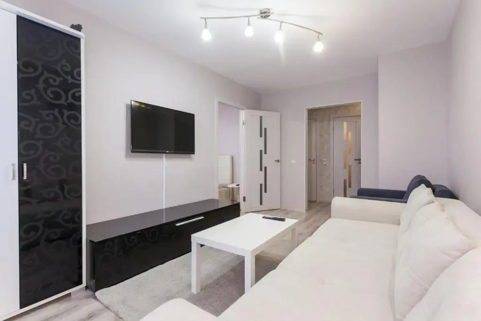 Апартаменты Двухкомнатные Центр, площадь Победы, Галицкого 19, Колибри#19