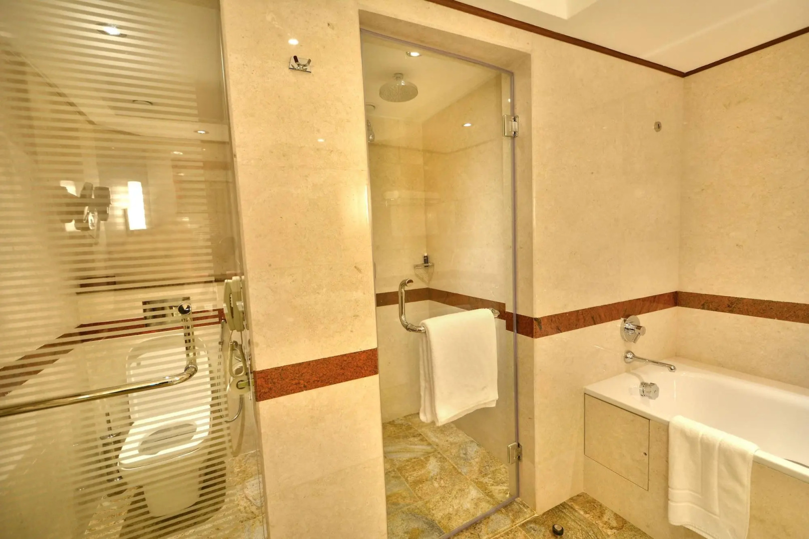 Отель Kampala Serena