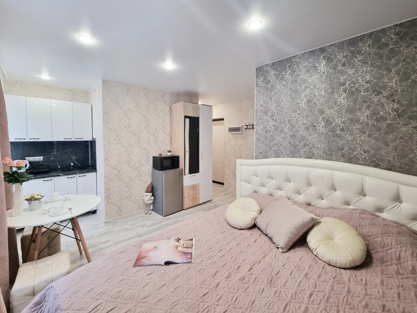 Апартаменты LovelyHome39 у Королевских ворот студия 3