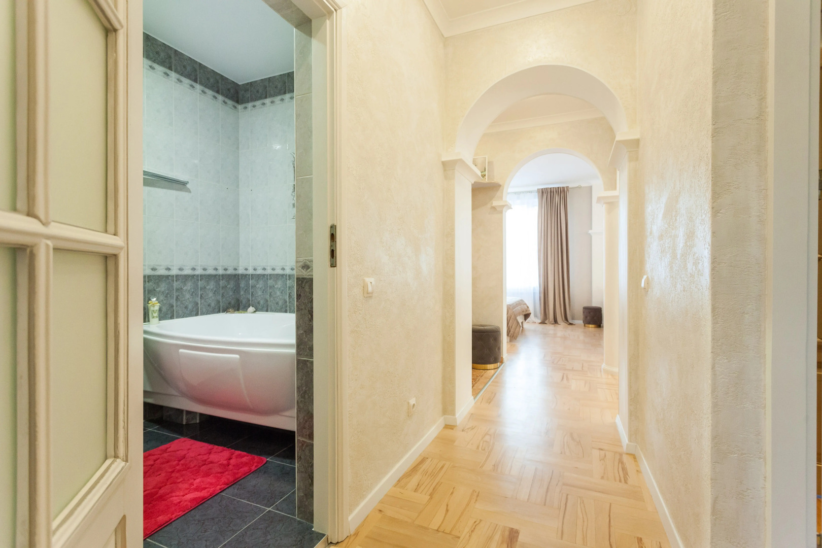 Апартаменты двухкомнатные экстра-люкс в центре