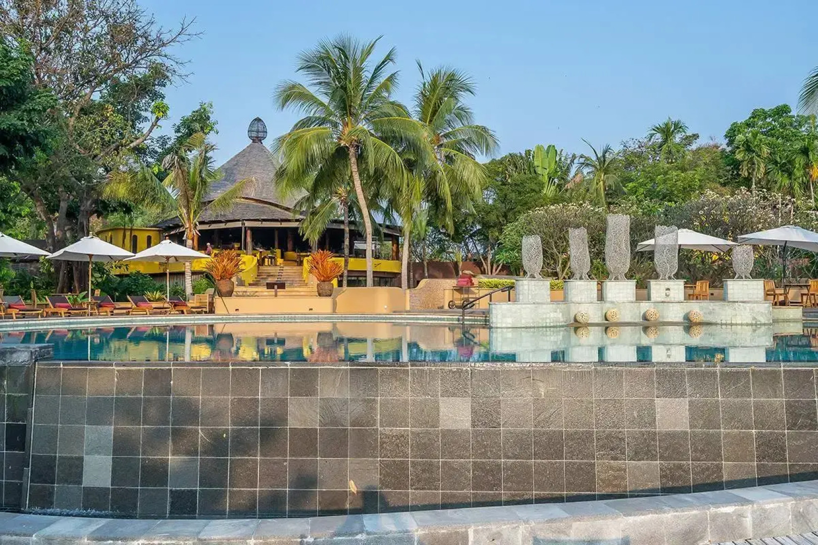 Курортный отель Paradee