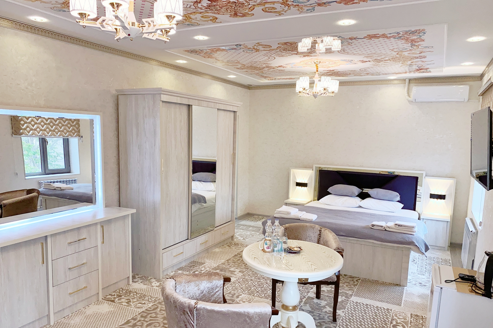 Отель Nanosh East