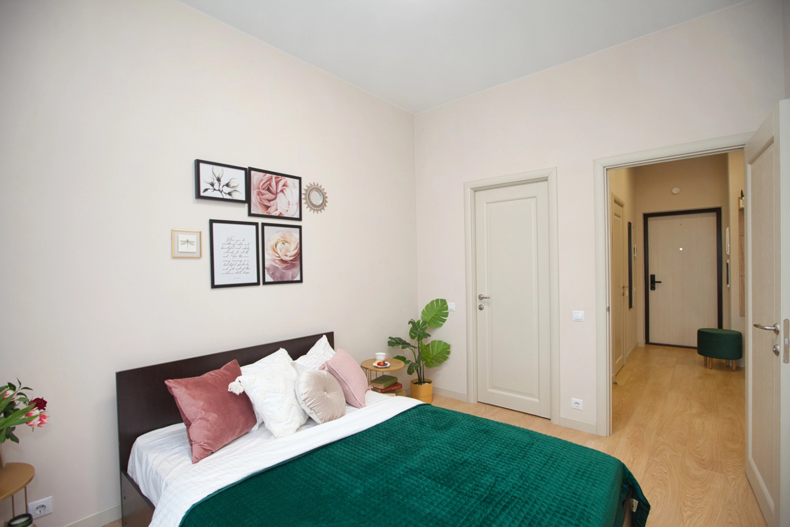 Апаратаменты около НЦ Кулакова