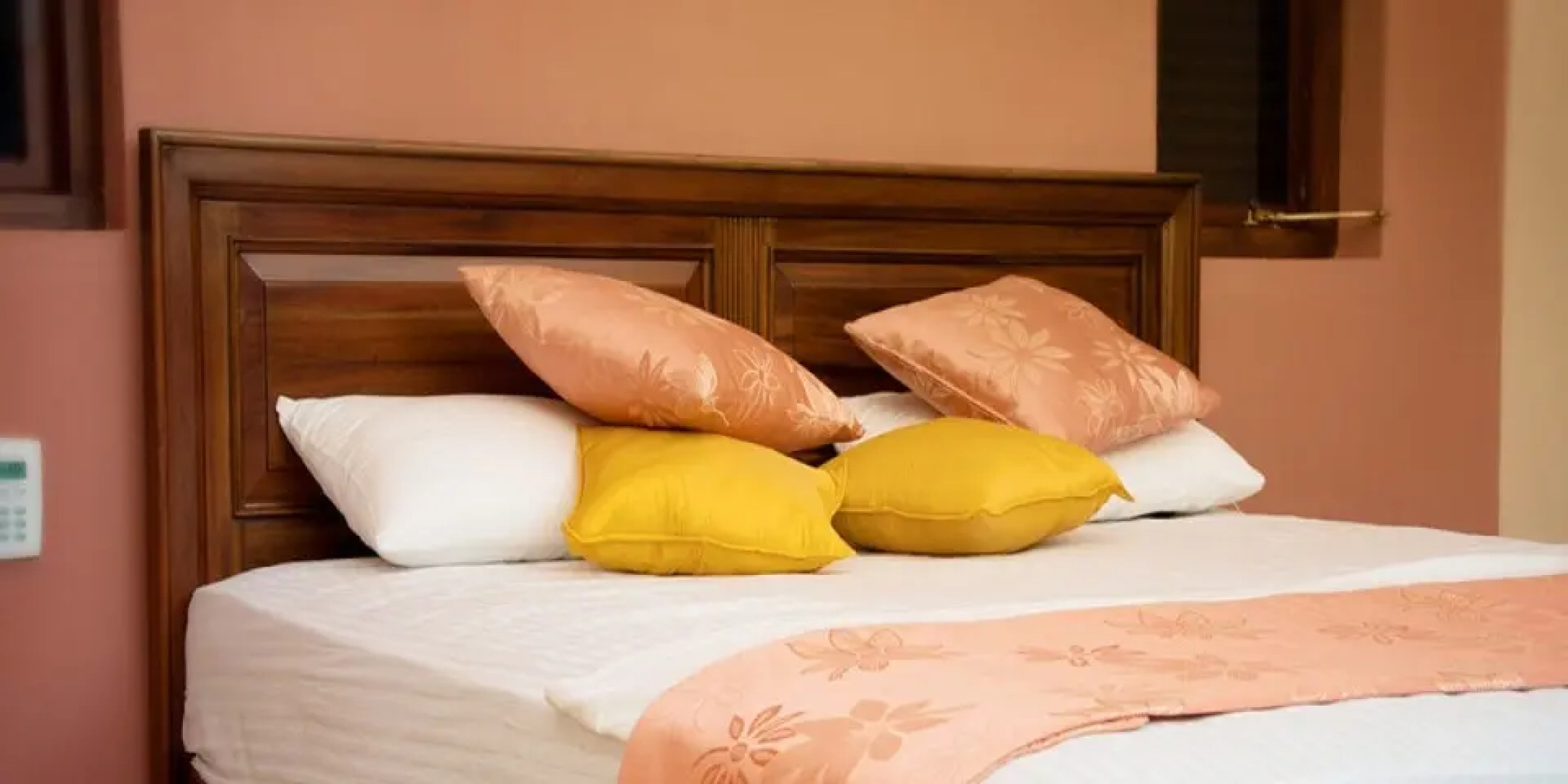 Отель The Airport Villa