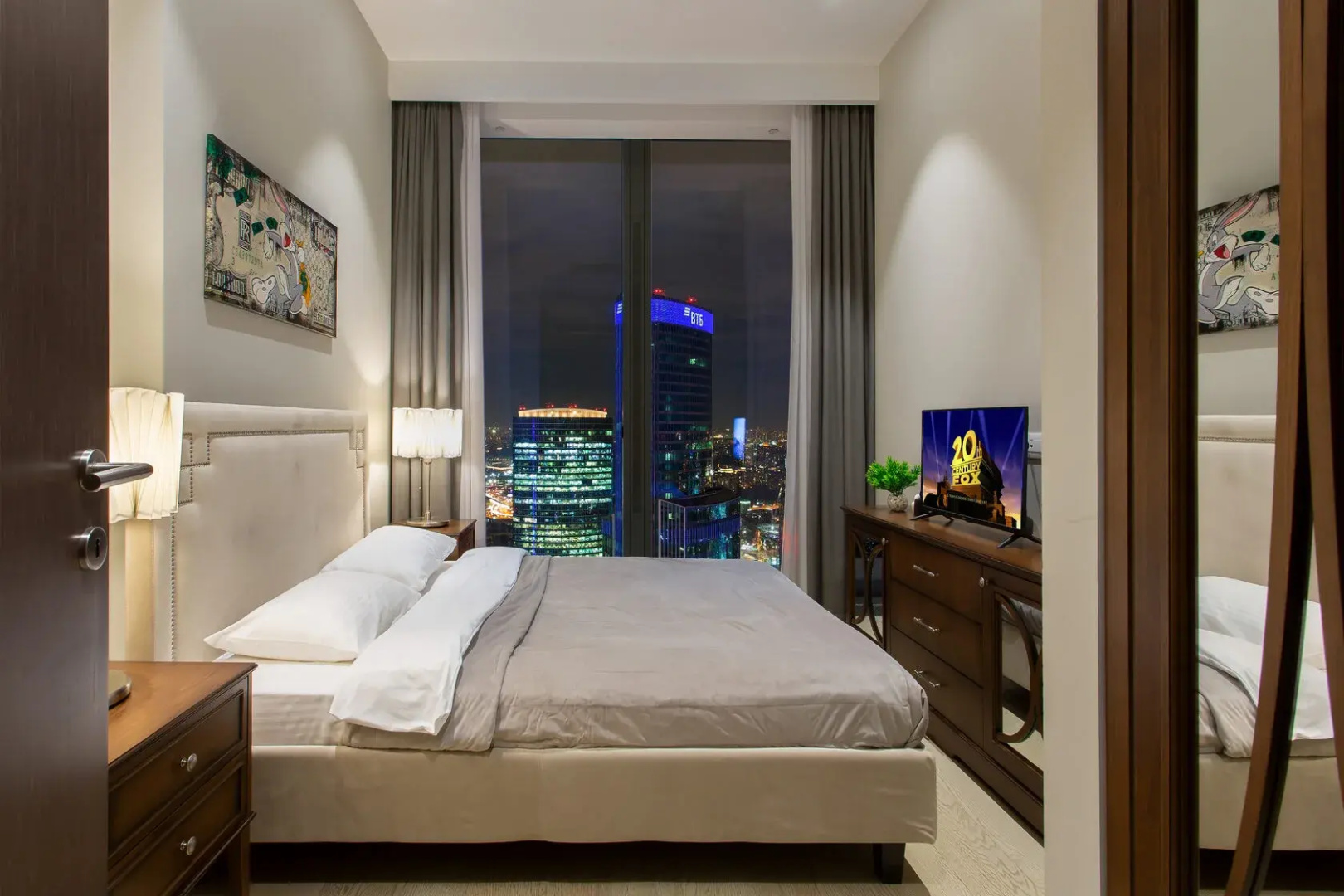 Апартаменты Sky City Moscow 62 этаж! Вид на Башни, Лужники, Парк победы и город! Очень уютный!