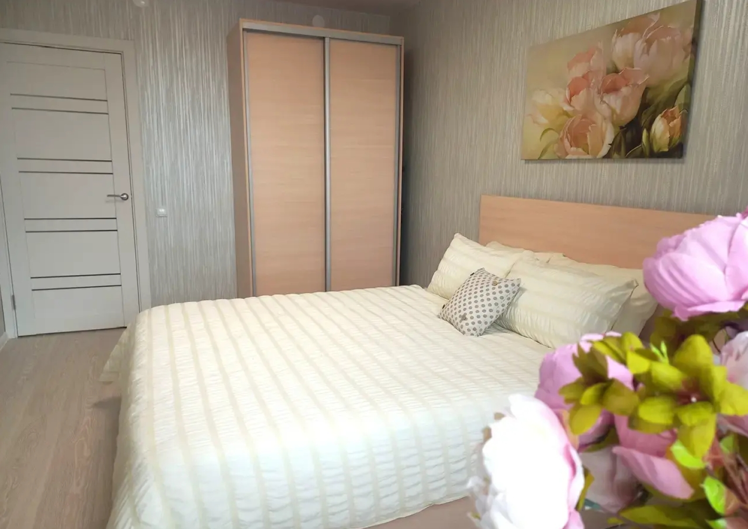 Апартаменты Монтана до 4 Чел на Возрождения 51 Пятница Сеть Посуточных Квартир