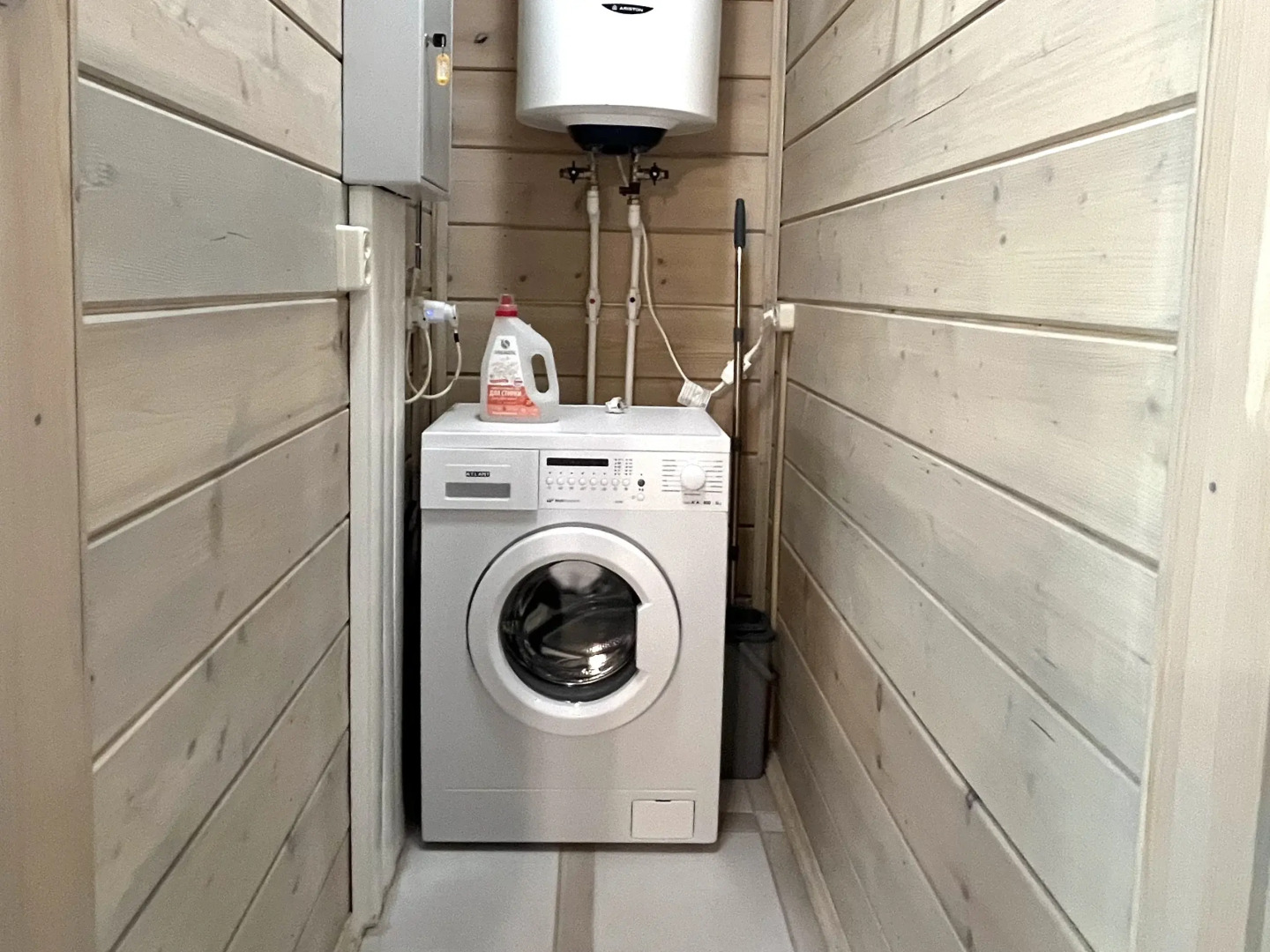 Домик на опушке на берегу Озера Волго на Селигере - коттеджи Сосновый бор