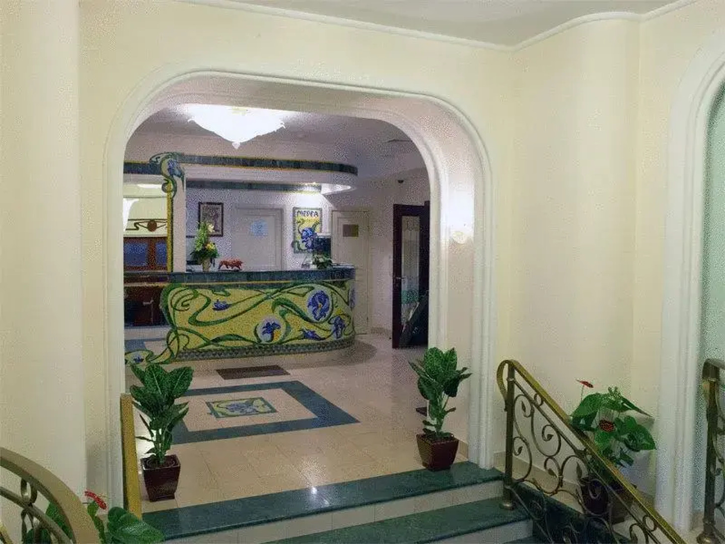 Отель Медея