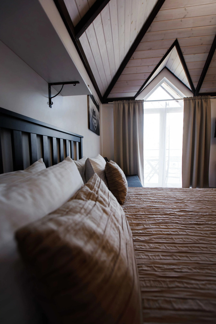 Апартаменты двухуровневые с балконом