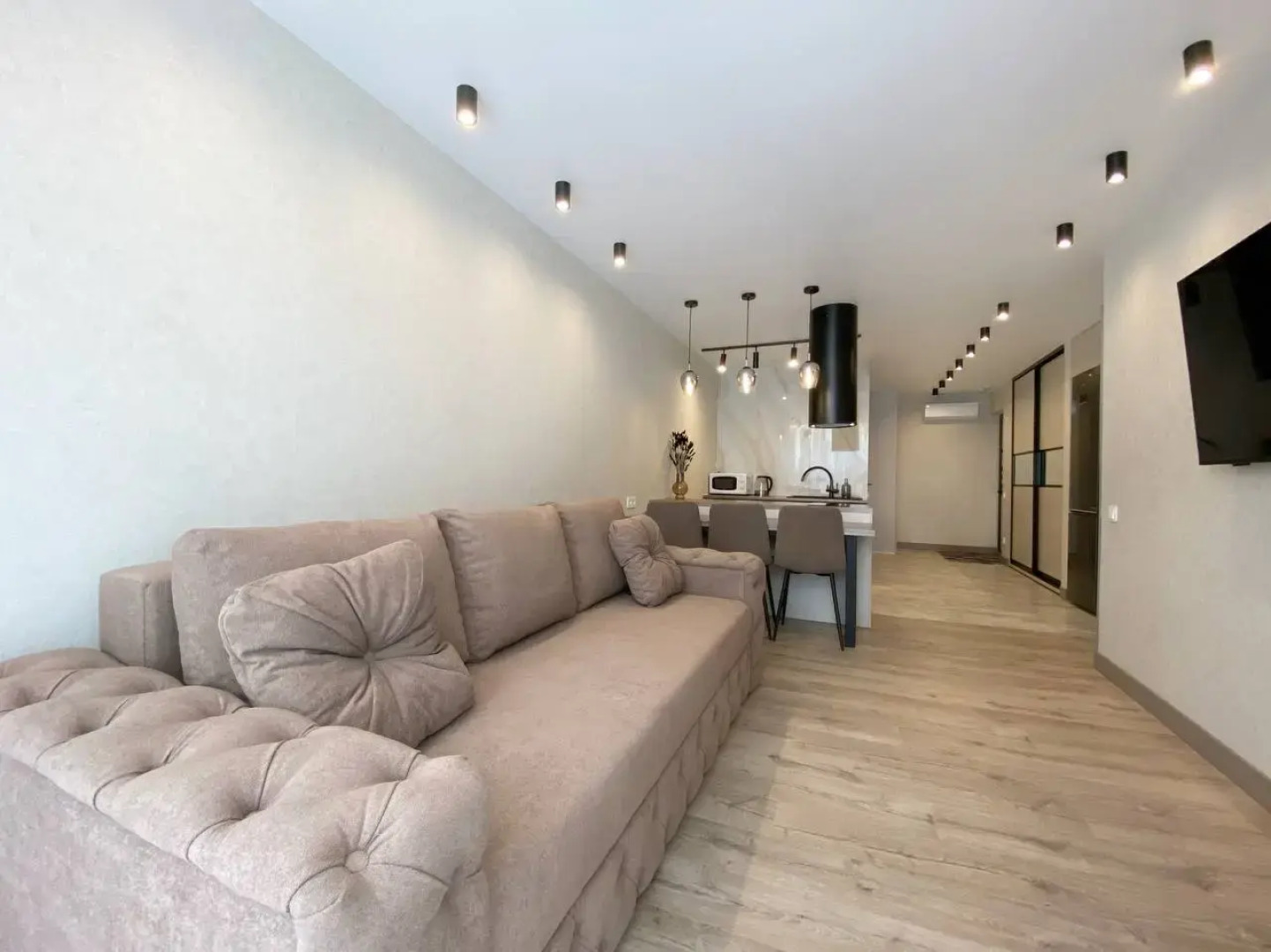 Квартира Стильная Двухкомнатная с Видом на Море во Владивостоке