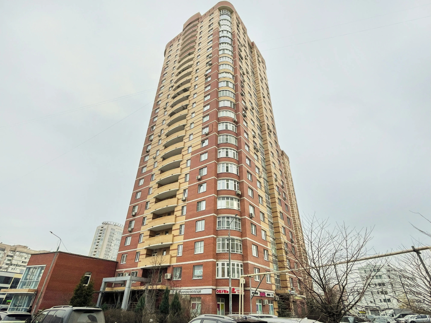 Апартаменты Шикарная двухкомнатная квартира с раздельными комнатами и балконом