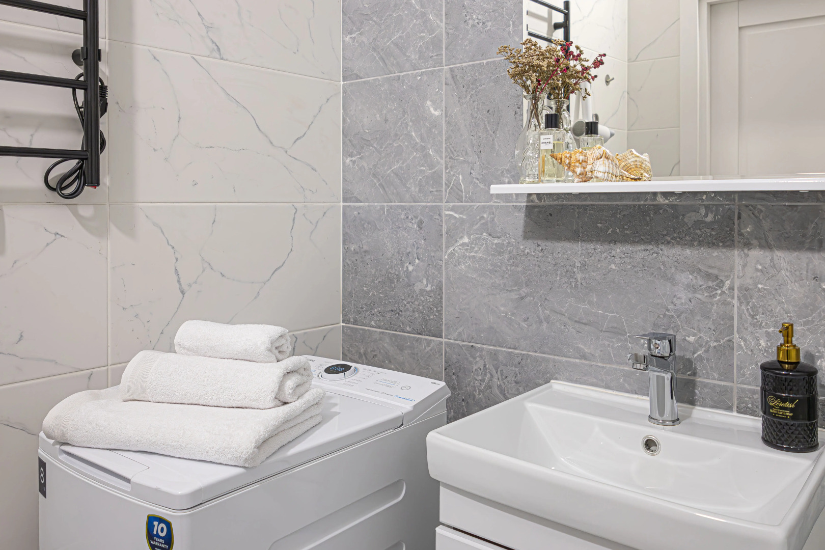 4flats MONOCHROME Квартира у набережной Невы в ЖК бизнес-класса