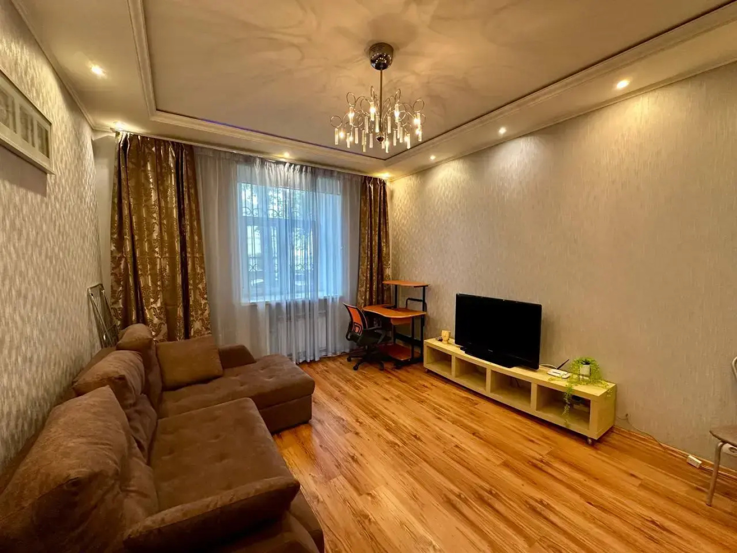 Квартира Большая в Центре Города с Парковочным Местом