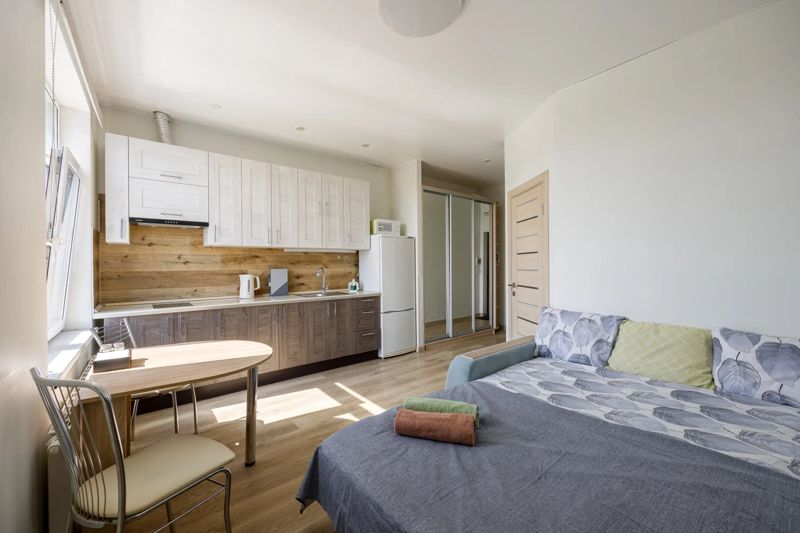 Квартира Студия на 30-ом Этаже с Видом на Лес