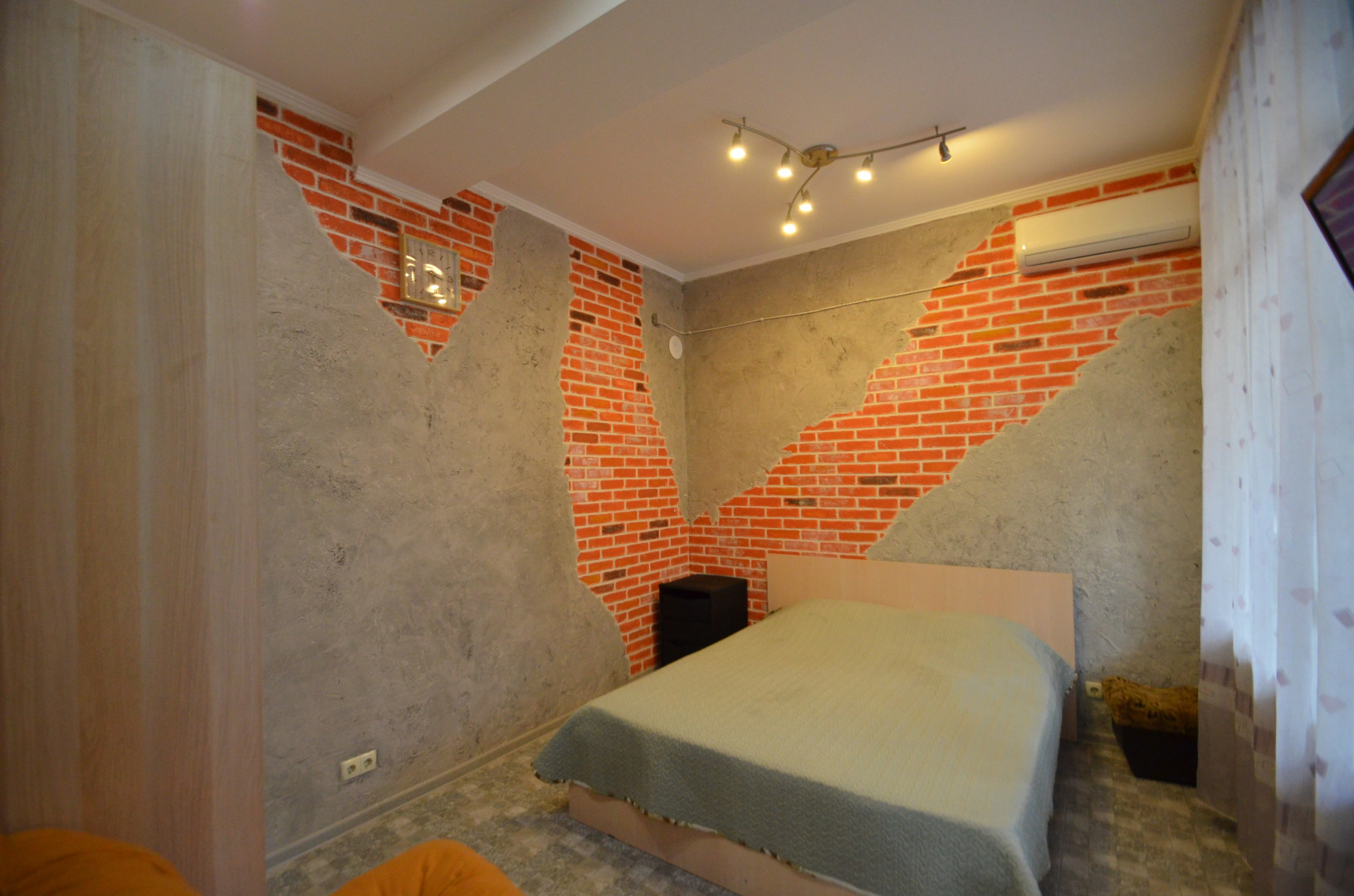 Апартаменты Статус на Кирова 10 в Ялте 1