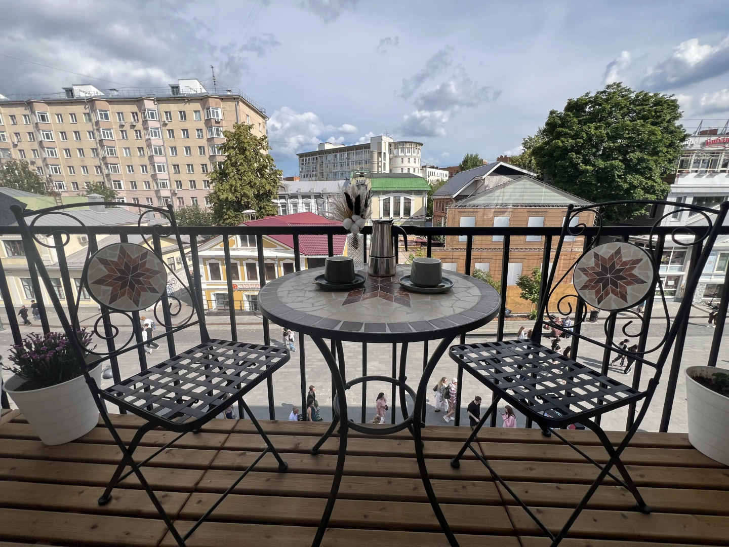 Квартира Уютный Лофт с балконом на главной улице Столицы Закатов