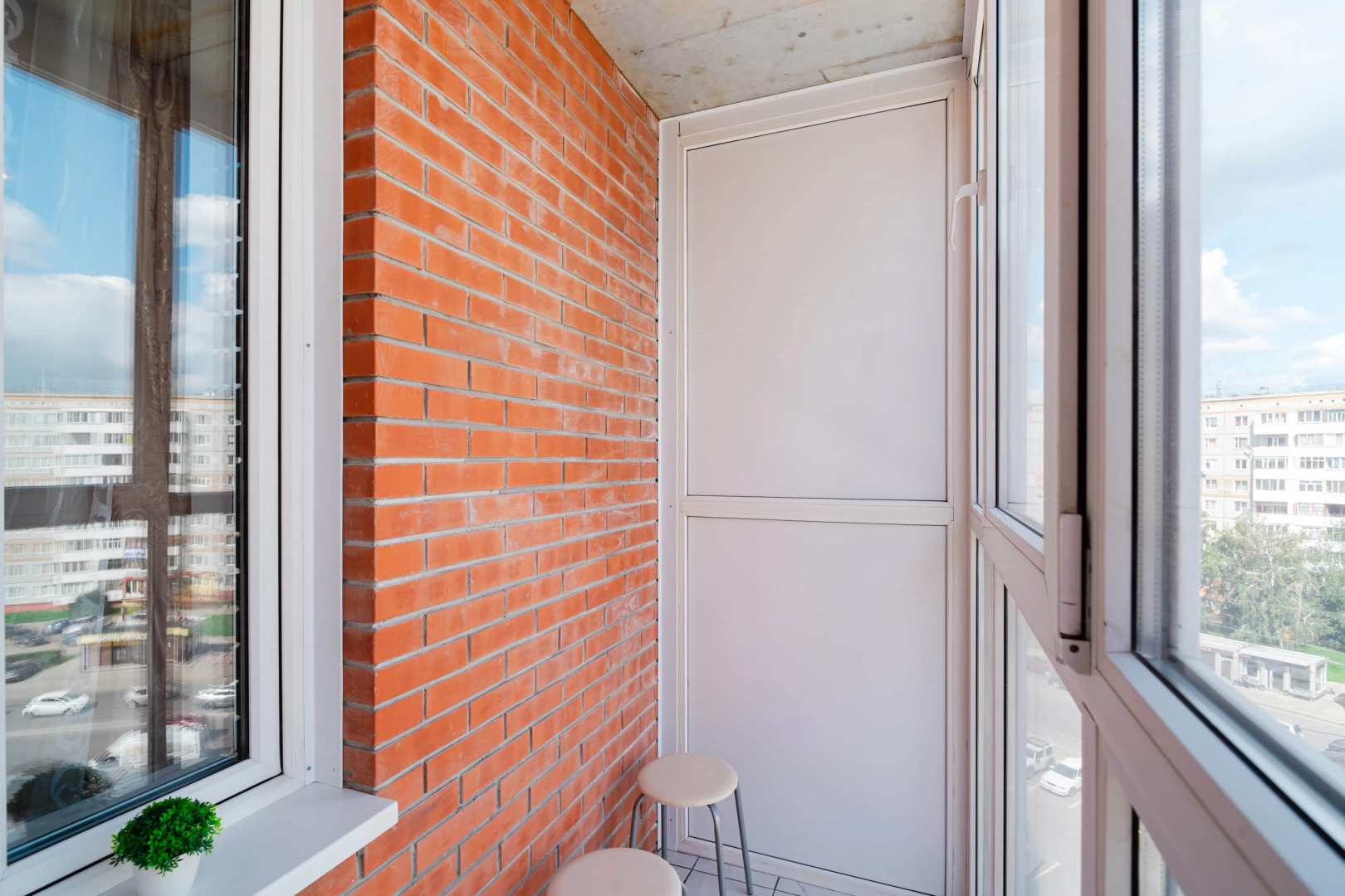 Апартаменты Студия в самом центре левого берега Иртыша