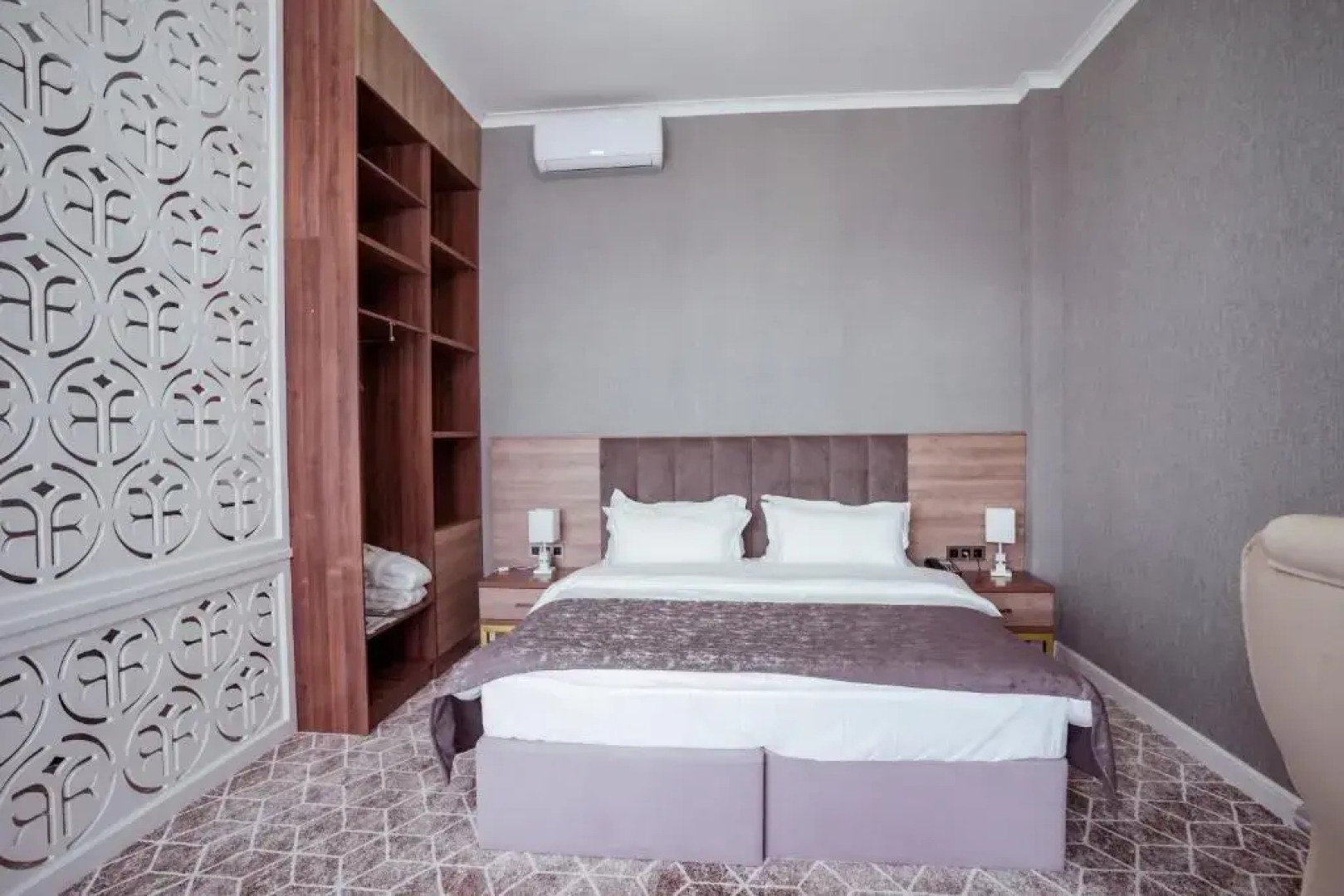 Отель Tauke Khan Plaza