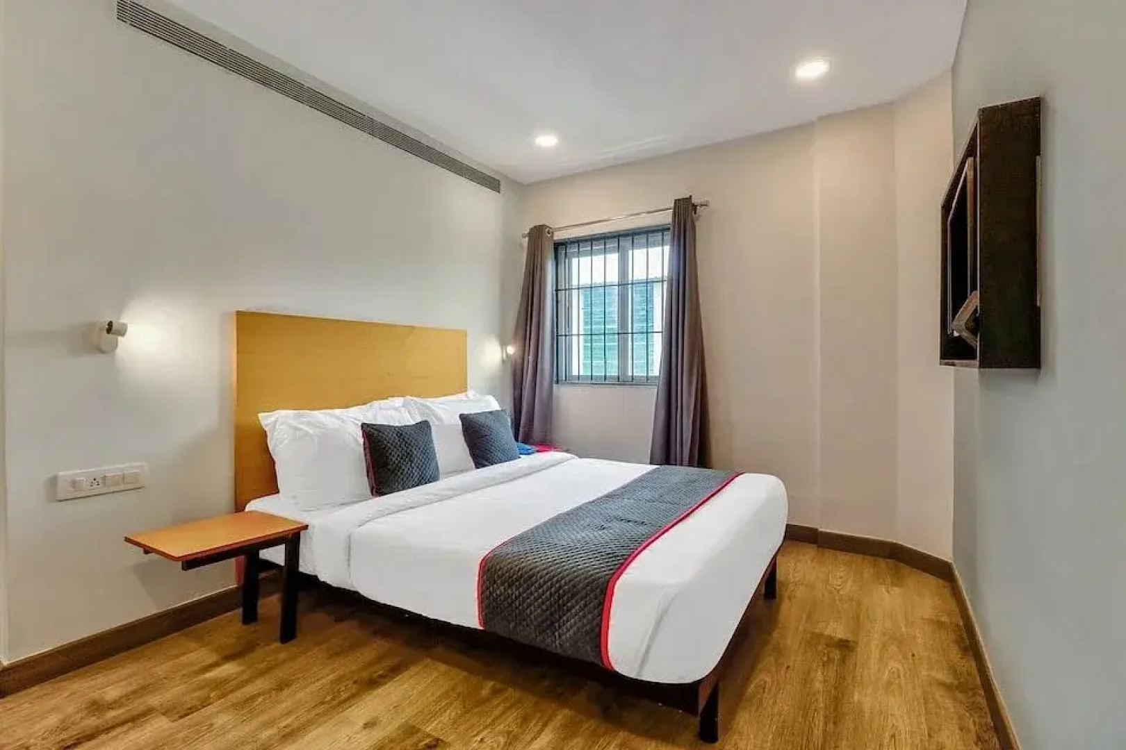 Отель Consulate By Book Meri