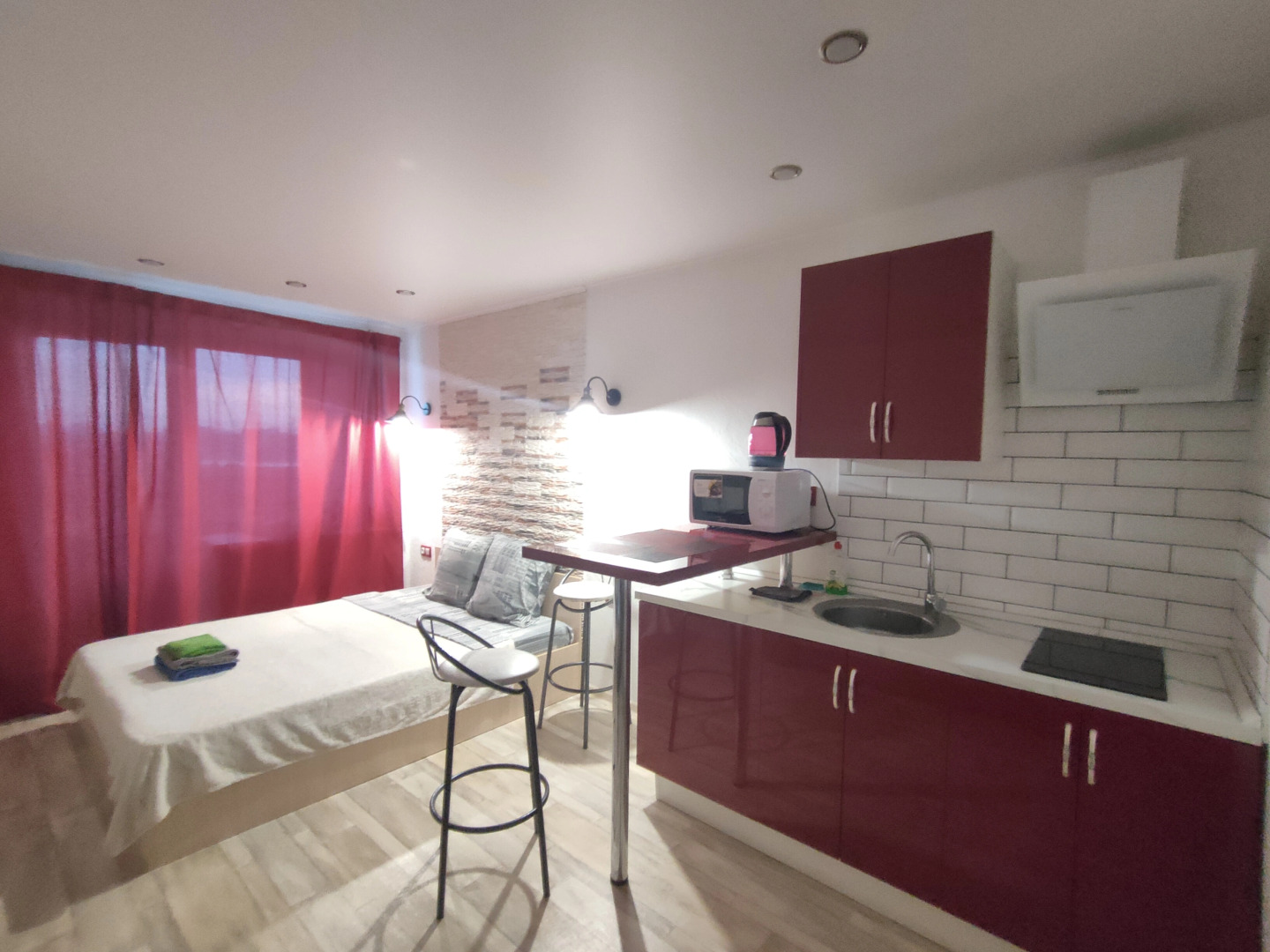 Апартаменты День & Ночь «Алые паруса»