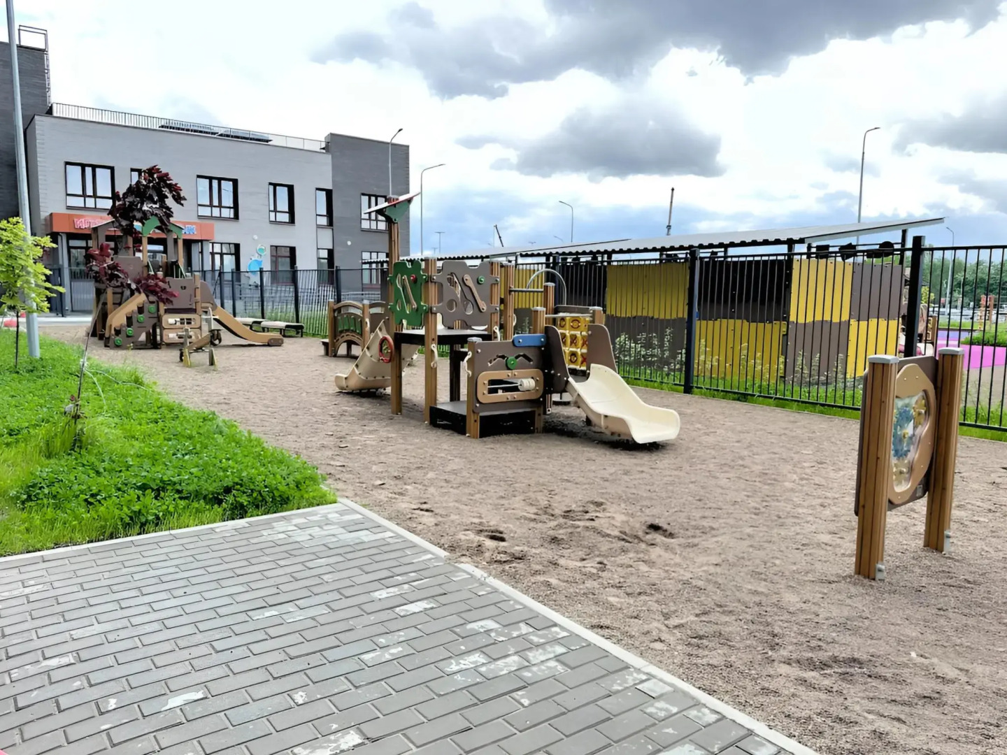 Квартира 6 местная с новым ремонтом около метро Горки парка и ТЦ