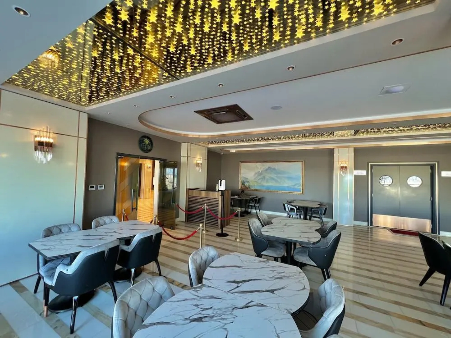 MQ Hotel Suites & SPA