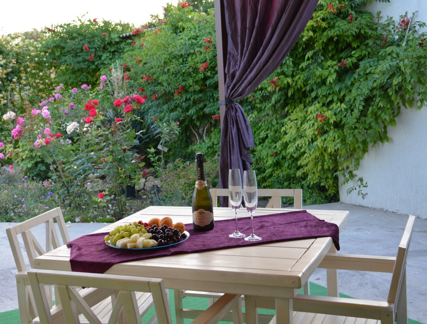 Dacha Leo Guest House