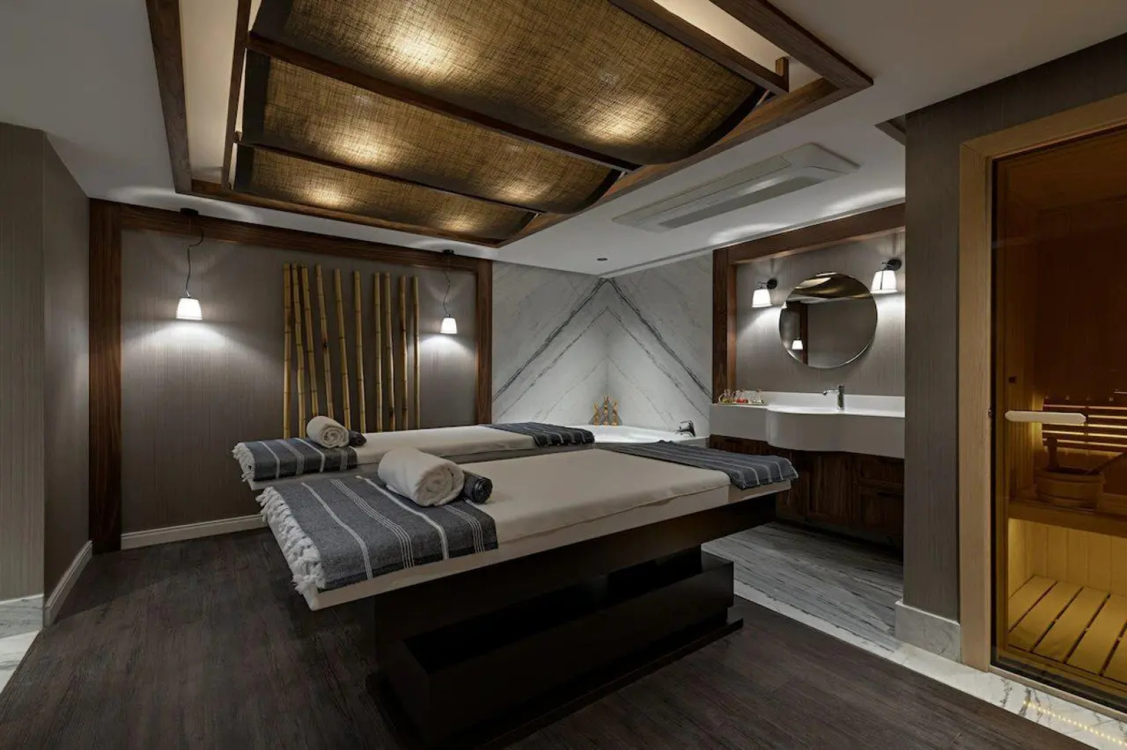 Отель Gleam Collection Hotel
