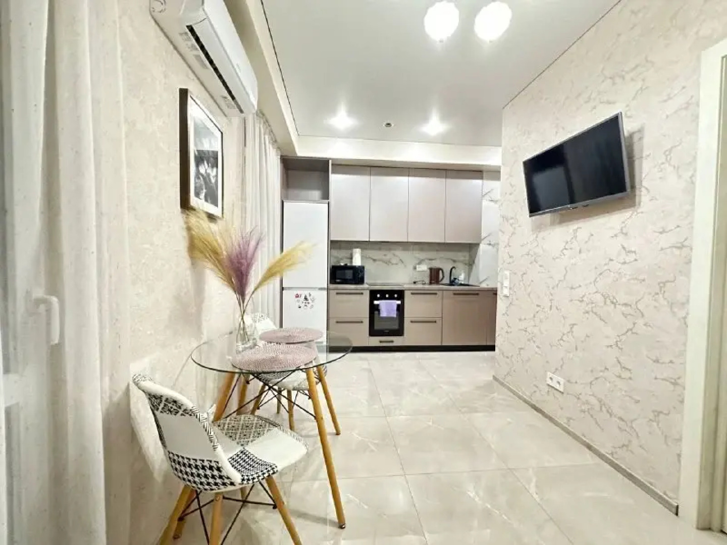 Море квартир с видом на зеленую бамбуковую рощу