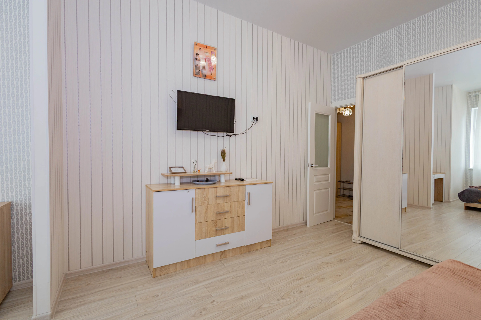 Апартаменты новые и комфортные возле красивого озера