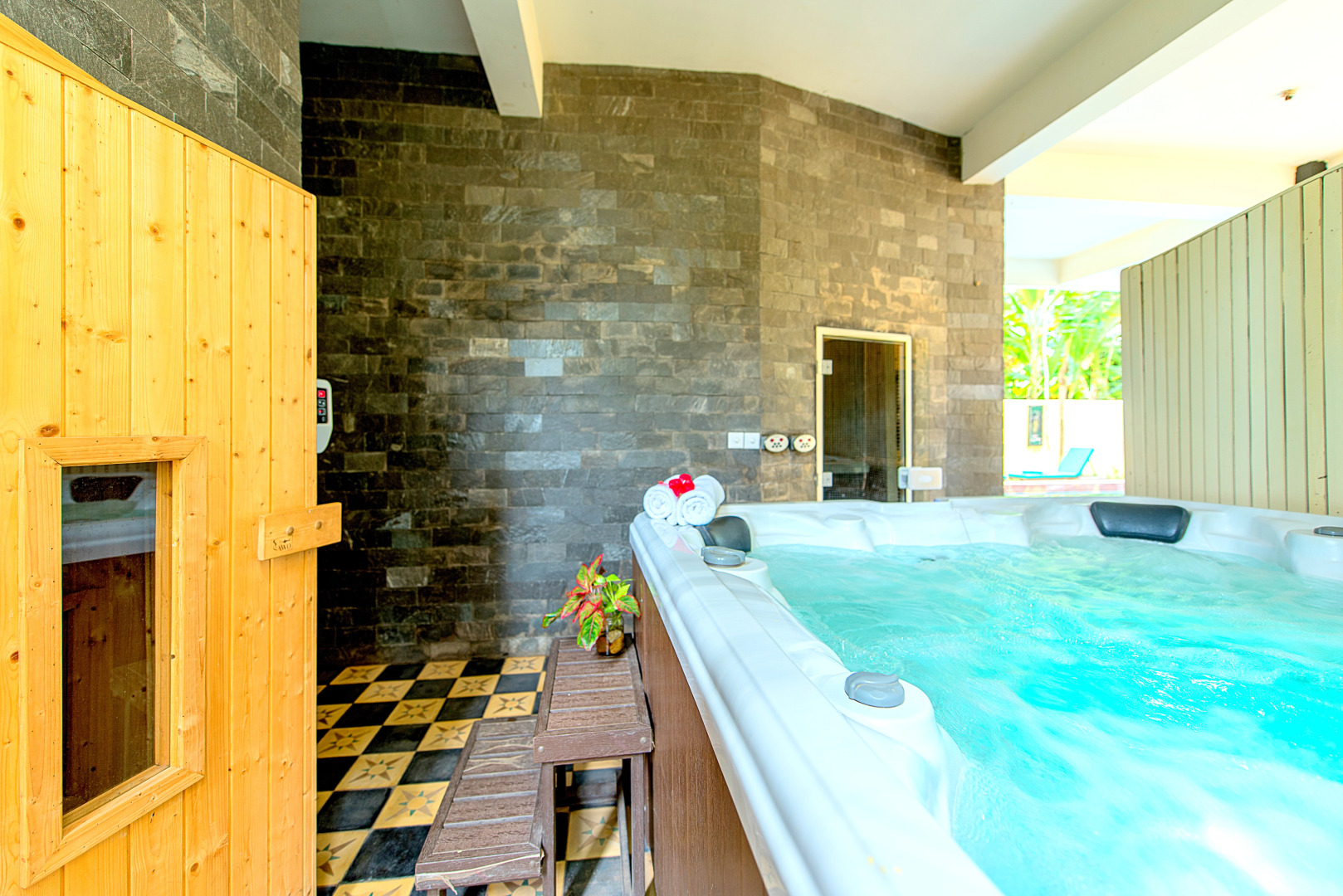 Отель Golden Banana Residence