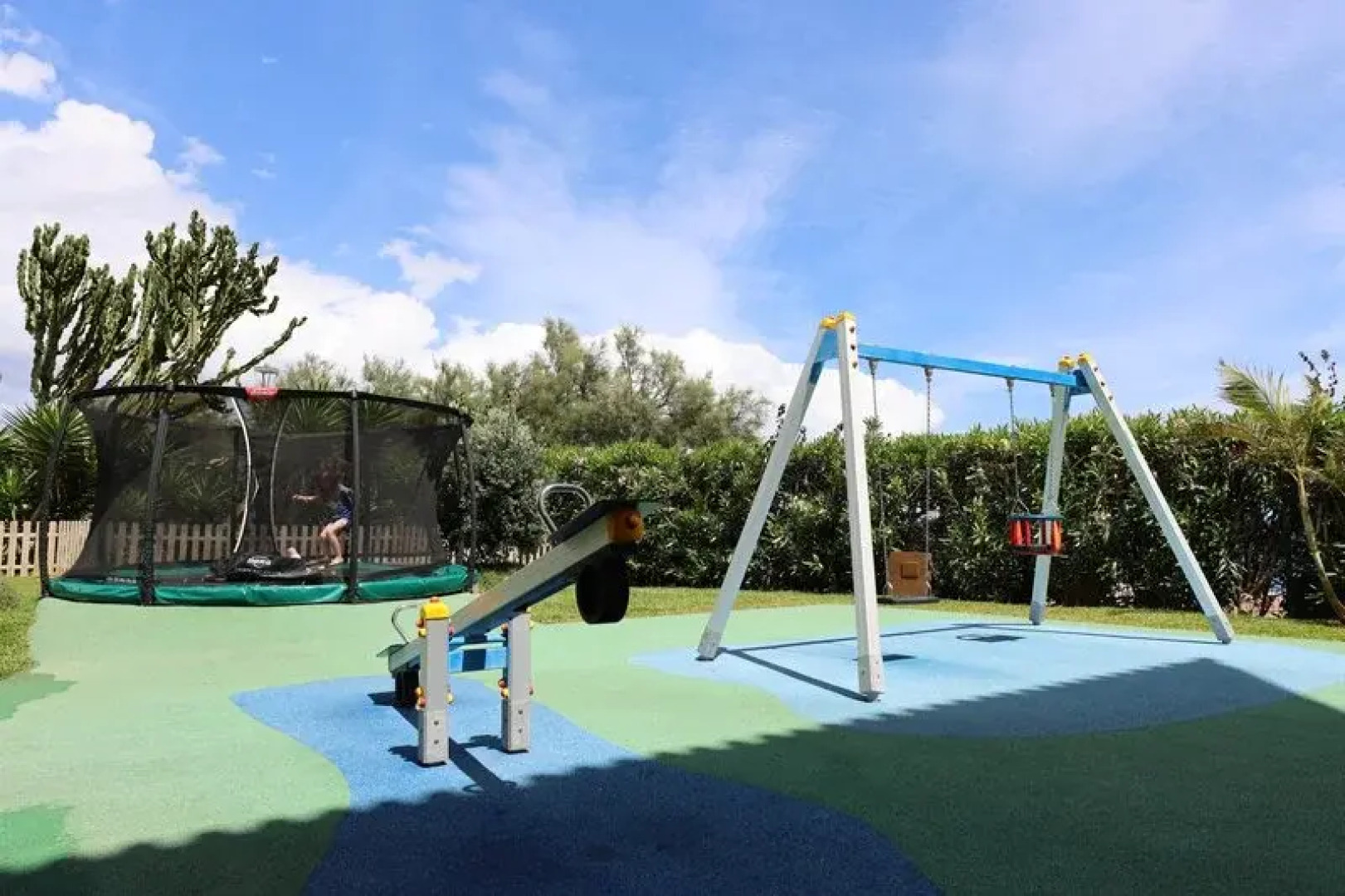 Отель The Views Oasis - Family Friendly