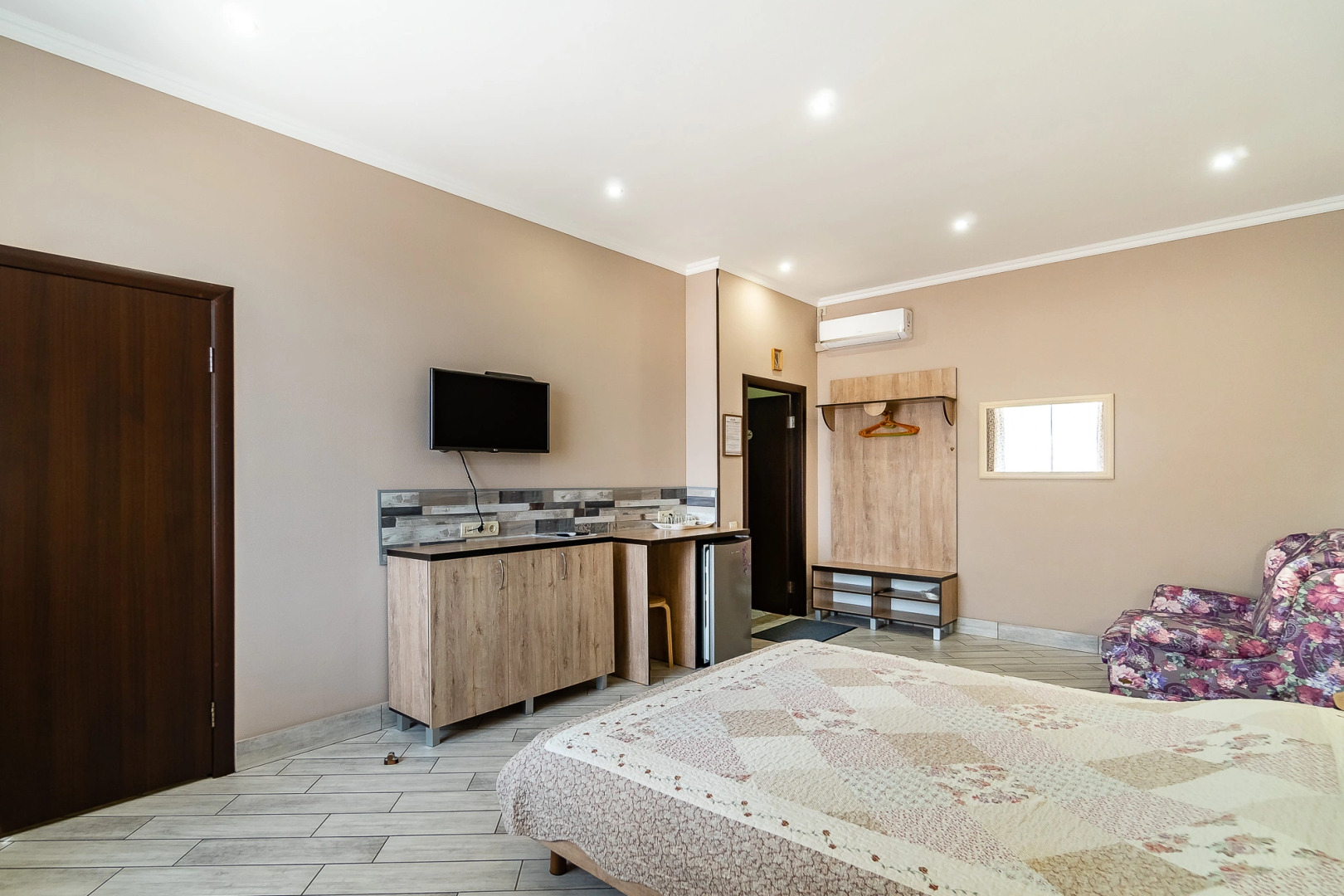 Отель Рахиль