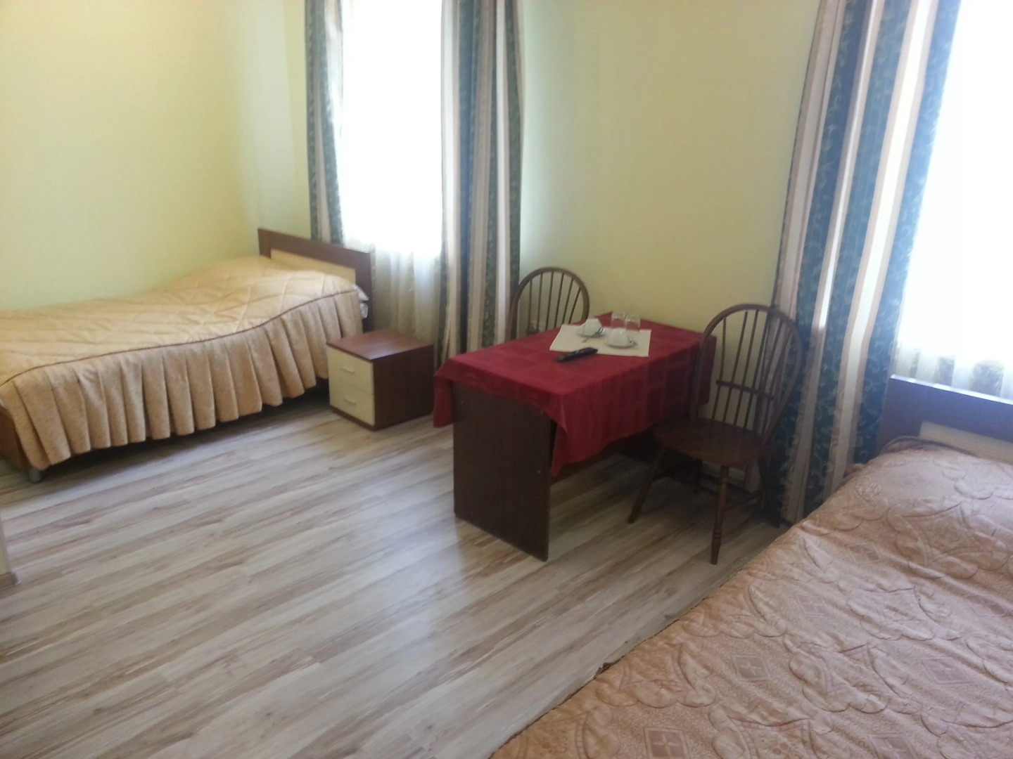 Отель Апрель