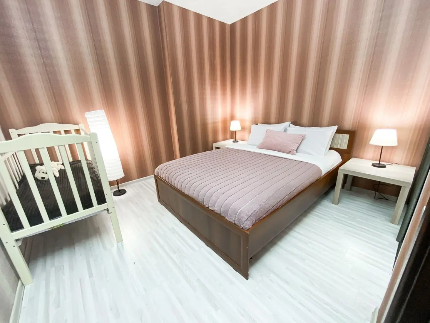 Апартаменты семейные с камином у ТЦ Аквамолл