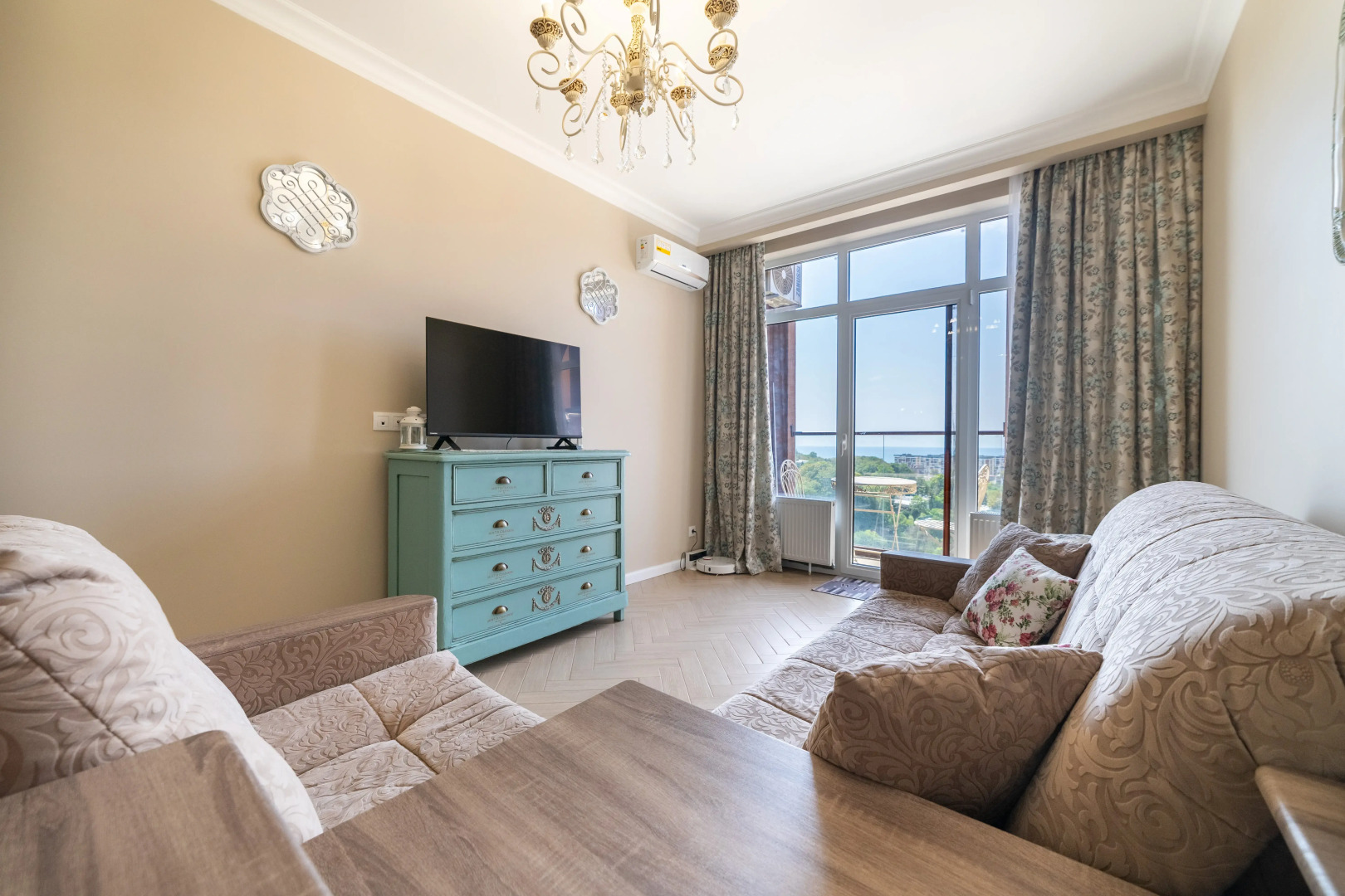 Квартира Окно в Париж