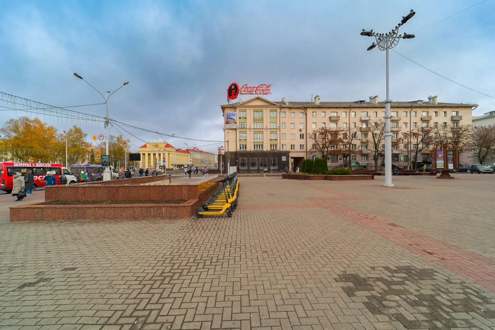 Трехкомнатная Квартира на проспекте Независимости 52