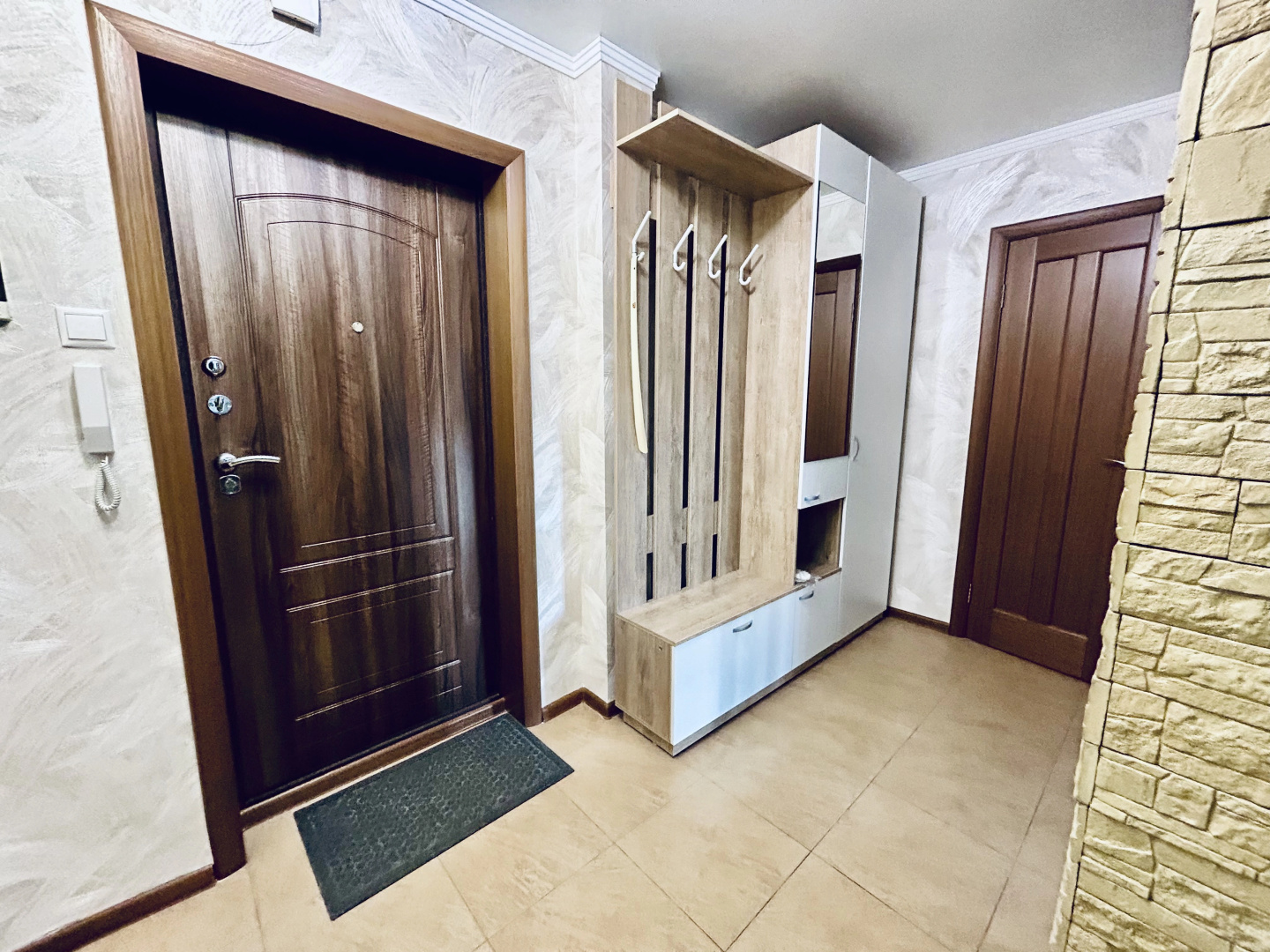 Квартира Уютная просторная однушка (55кв.) с АЛИСОЙ