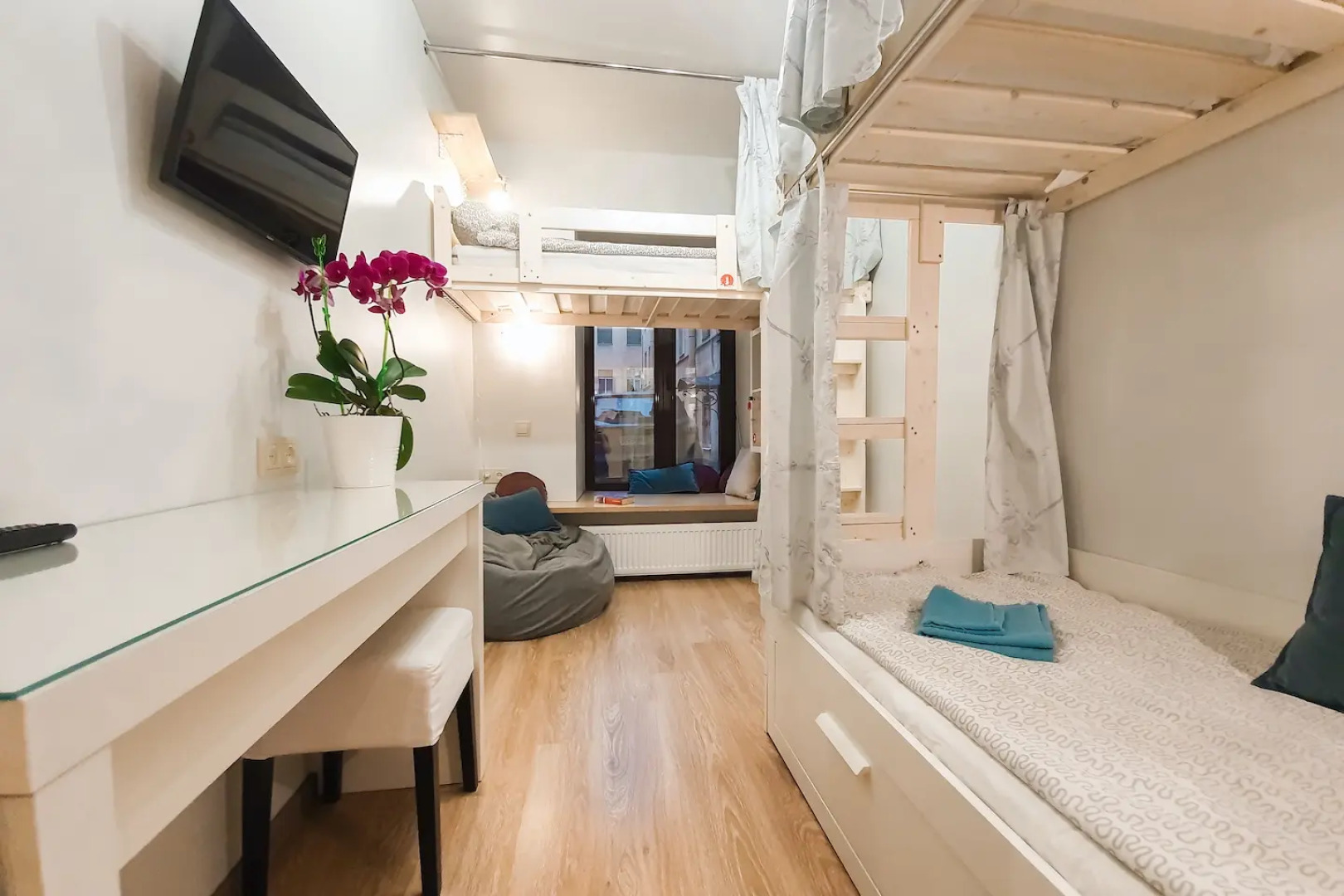 Лайк Хостел Санкт-Петербург на Театральной