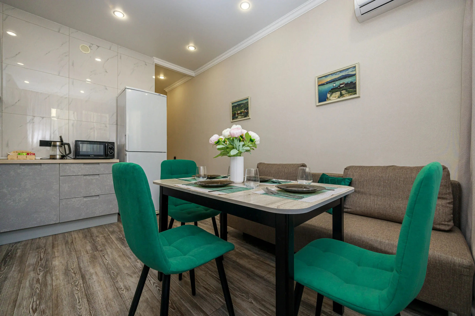 Апартаменты Emerald Comfort 4 в ЖК Изумрудный город