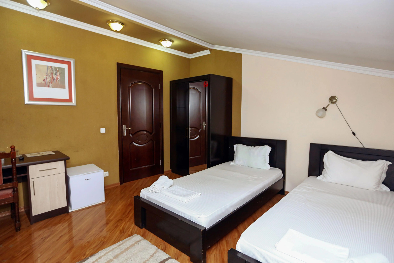 Отель Исака