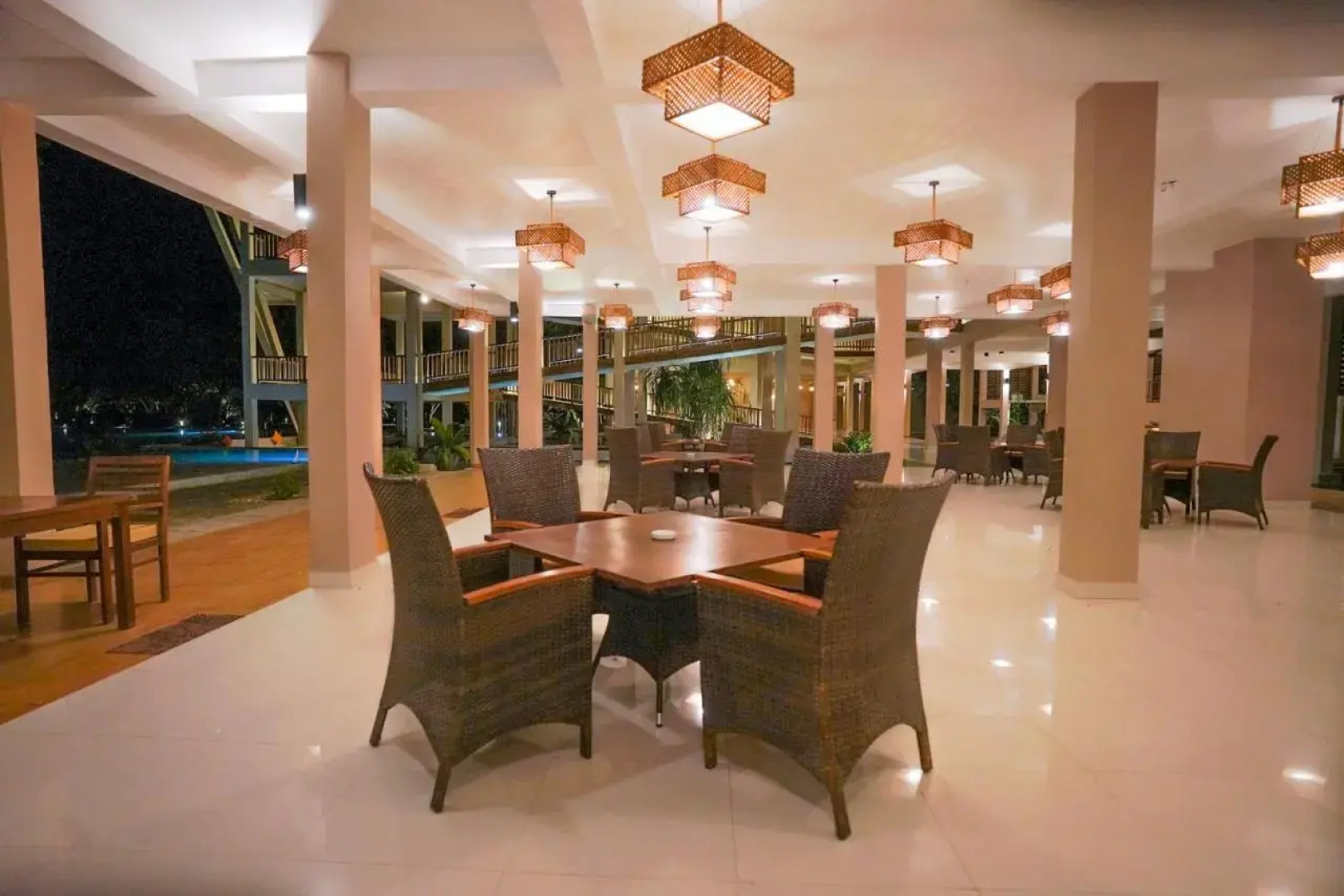 Отель Breeze Pasikudah Resort