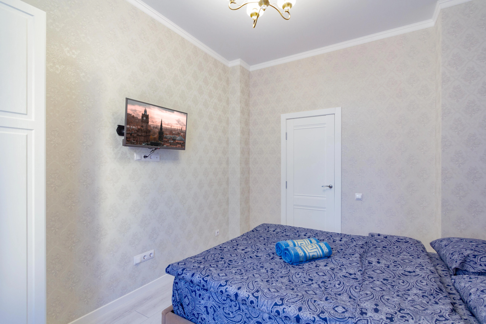 Квартира Двухкомнатная в Истoричeскoм Цeнтpе Гopода с Парковкой