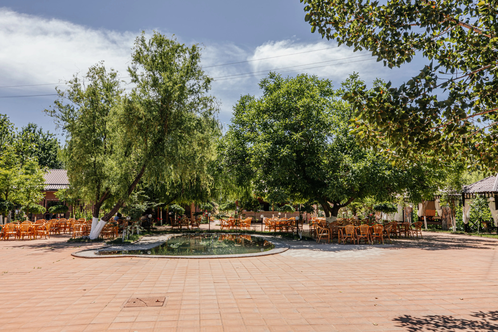 Курортный отель Charos Family