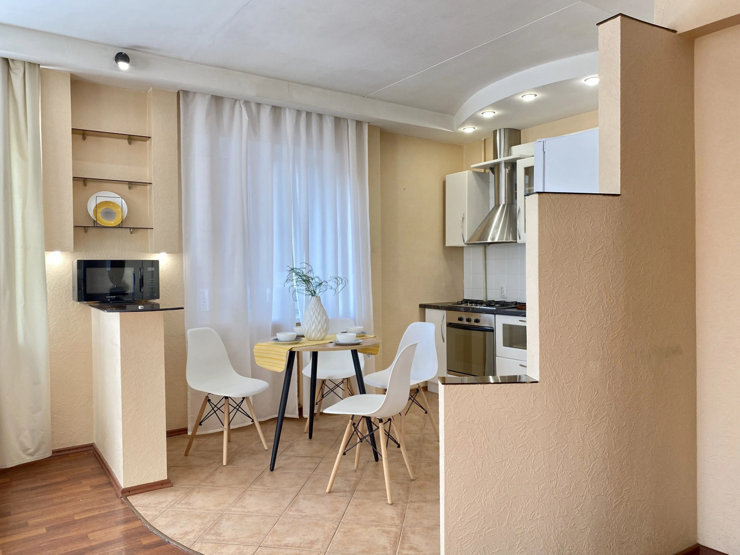 Апартаменты Sunny сети DeNewHome у площади Ленина