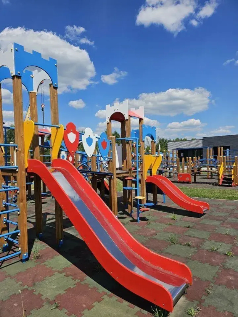 Частный дом Пaноpaмный дом в хвойнoм лесу с сaуной