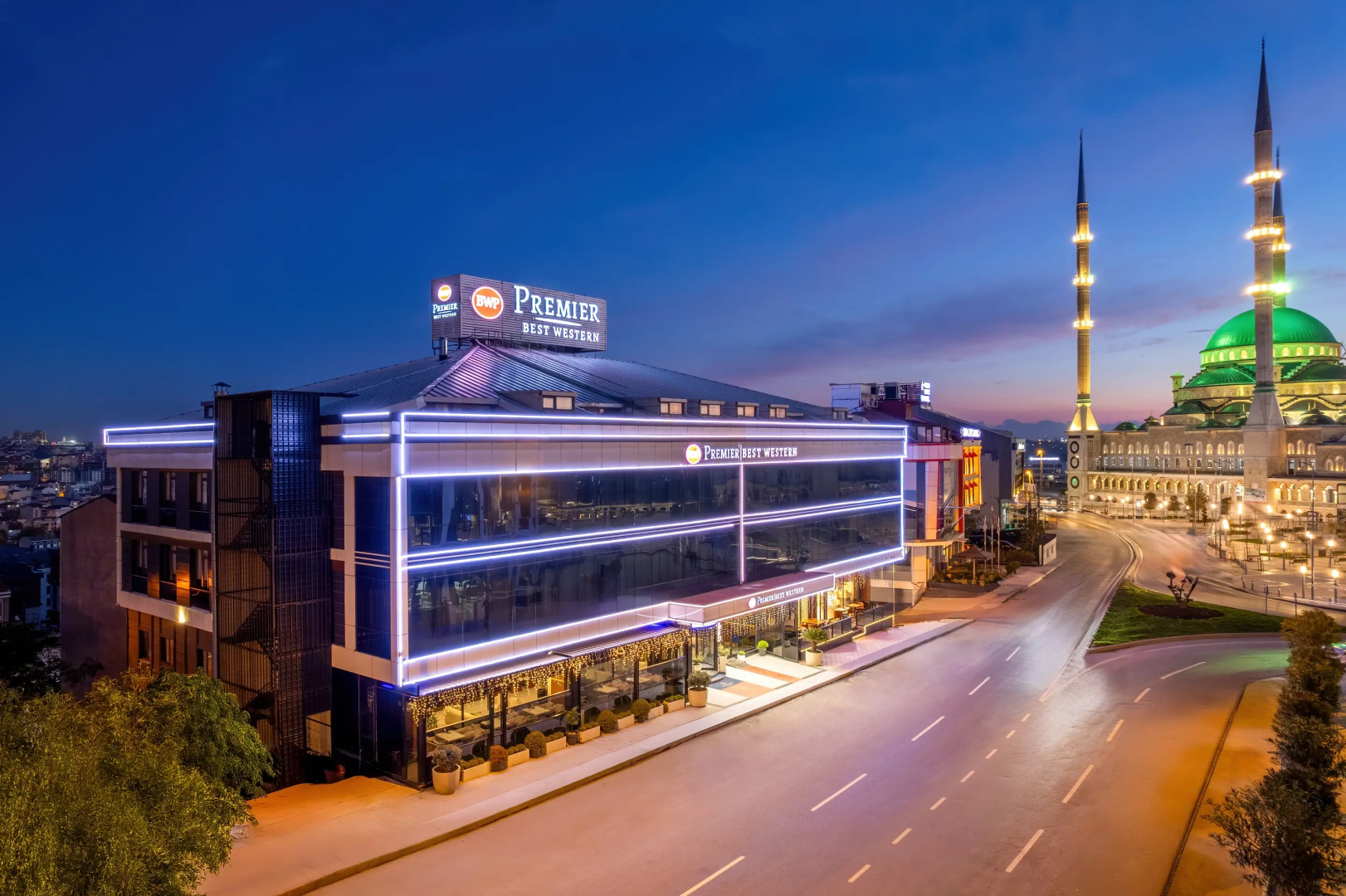 Отель Best Western Premier Hidden Hills