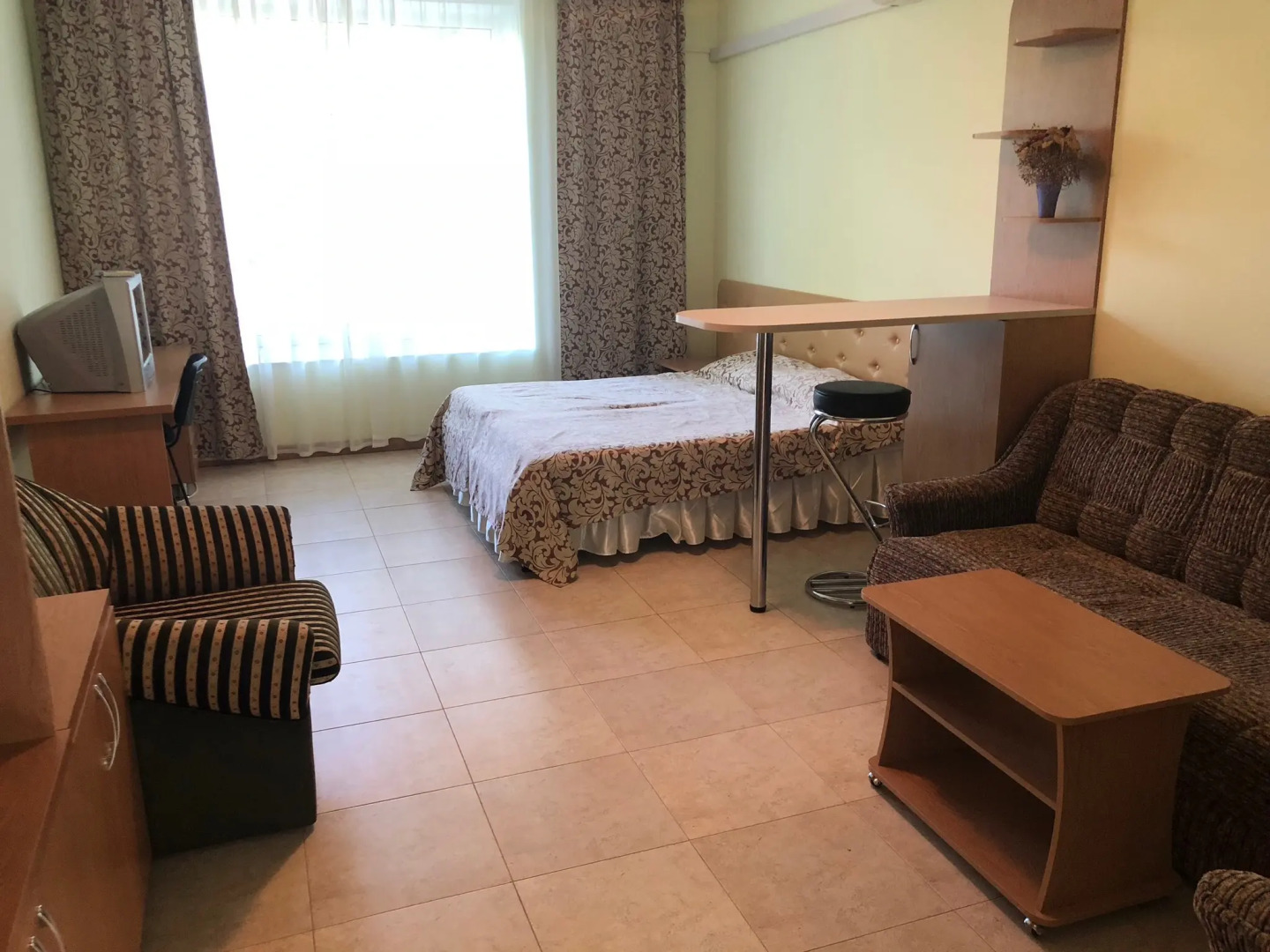 Отель Пчела